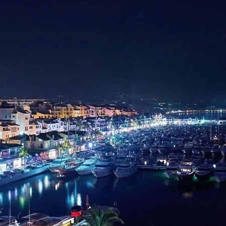 Puerto Banus. Urb Jardines Del Puerto. For Up To 6 Apartamento