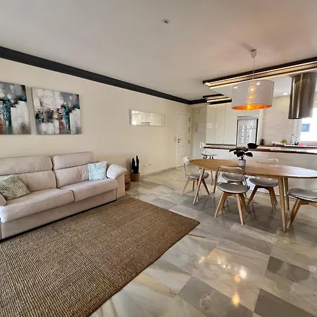 Apartmán Jardines Del Puerto For Up To 6, Totally Refurbished 2025, Gardens, Pools, Garage, Wifi Marbella