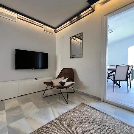 Apartamento Puerto Banus. Urb Jardines Del Puerto. For Up To 6