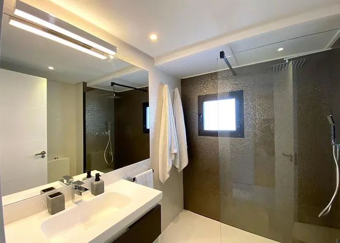 Jardines Del Puerto For Up To 6, Totally Refurbished 2025, Gardens, Pools, Garage, Wifi