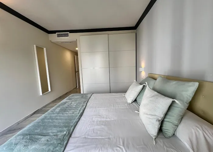 Jardines Del Puerto For Up To 6, Totally Refurbished 2025, Gardens, Pools, Garage, Wifi ماربيا