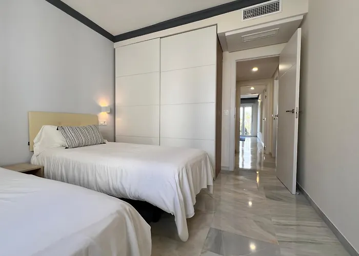 شقة Jardines Del Puerto For Up To 6, Totally Refurbished 2025, Gardens, Pools, Garage, Wifi ماربيا