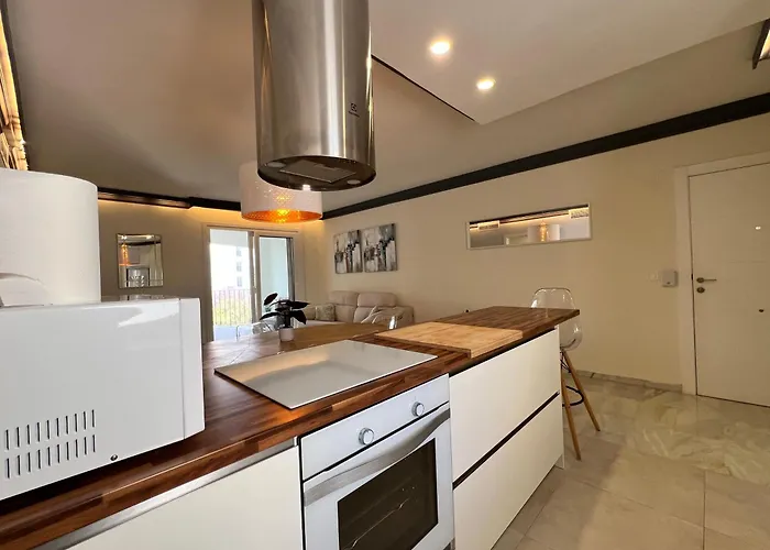 شقة Jardines Del Puerto For Up To 6, Totally Refurbished 2025, Gardens, Pools, Garage, Wifi ماربيا