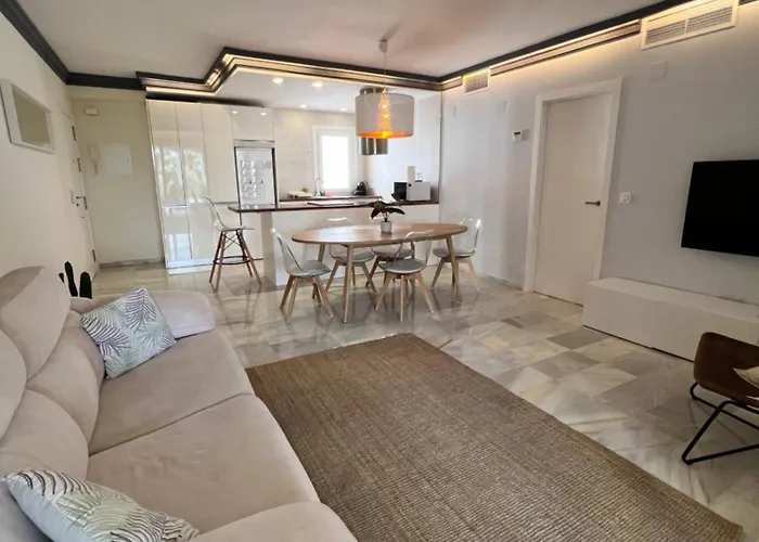 Jardines Del Puerto For Up To 6, Totally Refurbished 2025, Gardens, Pools, Garage, Wifi شقة ماربيا